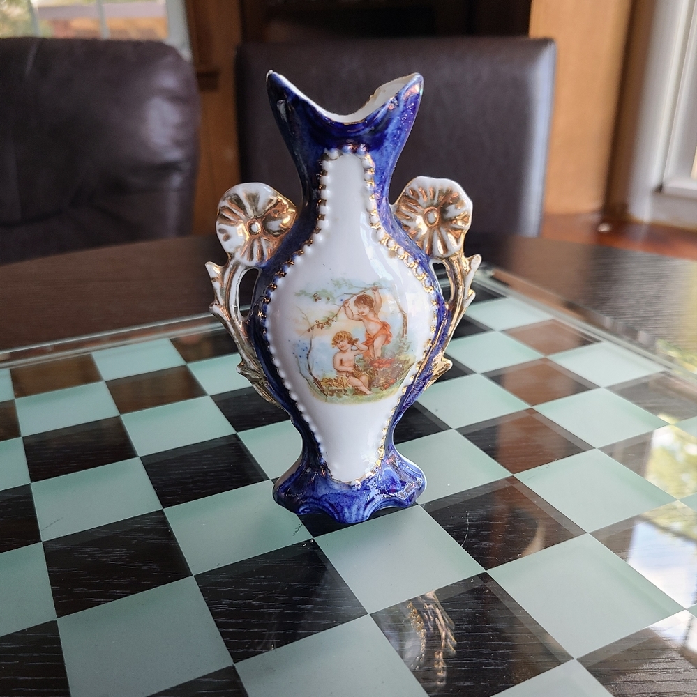 Victoria Vintage Bud Vase collectible - Picture 4 of 9